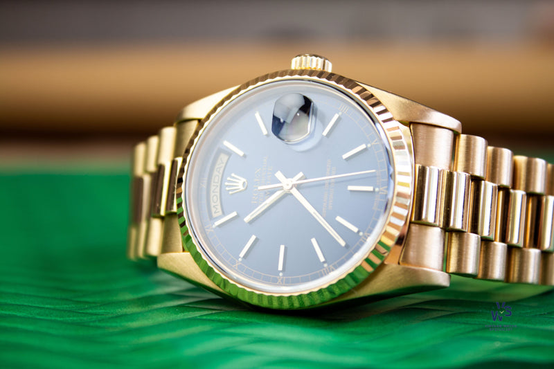 1990 18k yellow gold Rolex Day Date Reference 18238 - Blue sunburst dial - Vintage Watch Specialist