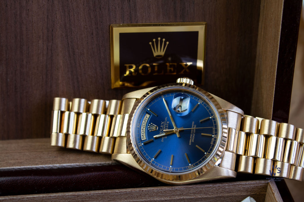 1990 18k yellow gold Rolex Day Date Reference 18238 - Blue sunburst dial - Vintage Watch Specialist