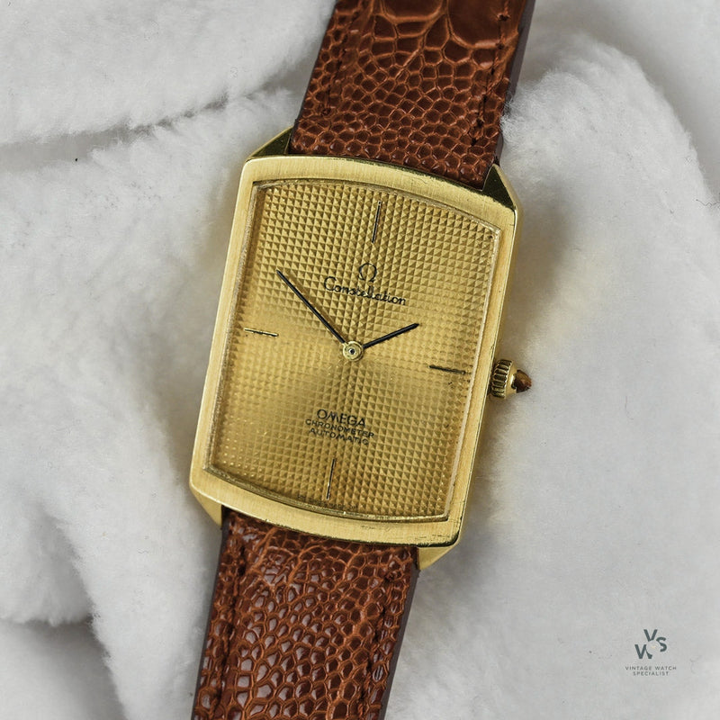 Omega Oversized Constellation 18k Gold - Model Ref: 153.042 - 18k Gold Textured Dial - 1968 - Vintage Watch Specialist