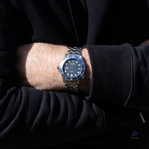 Omega Seamaster Professional - Model 196.1504 - Quartz with Blue Wave Dial in 41mm Steel Case - c.2010 - Vintage Watch Specialist