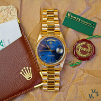 1990 18k yellow gold Rolex Day Date Reference 18238 - Blue sunburst dial - Vintage Watch Specialist