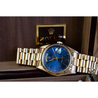 1990 18k yellow gold Rolex Day Date Reference 18238 - Blue sunburst dial - Vintage Watch Specialist