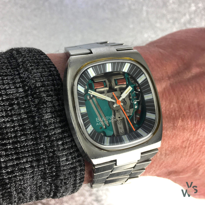 Vintgage Bulova Accutron Date Silver Mens Watch 1970's this is Silver,  Looks Gold in Pictures-see Video - Etsy