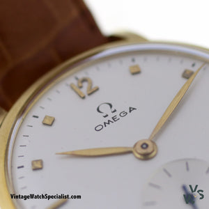 Omega 18K Solid Gold Case Calibre 28 17 Jewels 1944 - Vintagewatchspecialist