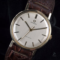 Omega Genève in 9k Gold - Silver Brushed Satin Dial - Shackman Case - c.1970 - Vintage Watch Specialist