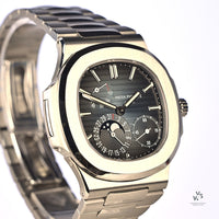 Patek Philippe Nautilus - 5712/1A Date Moon Phases - Complete Set - Dated Jan 2019 - Vintage Watch Specialist