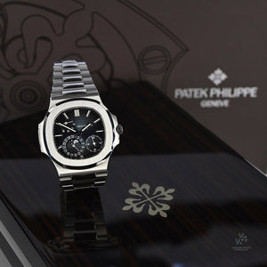 Patek Philippe Nautilus - 5712/1A Date Moon Phases - Complete Set - Dated Jan 2019 - Vintage Watch Specialist
