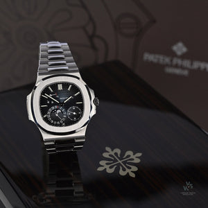 Patek Philippe Nautilus - 5712/1A Date Moon Phases - Complete Set - Dated Jan 2019 - Vintage Watch Specialist