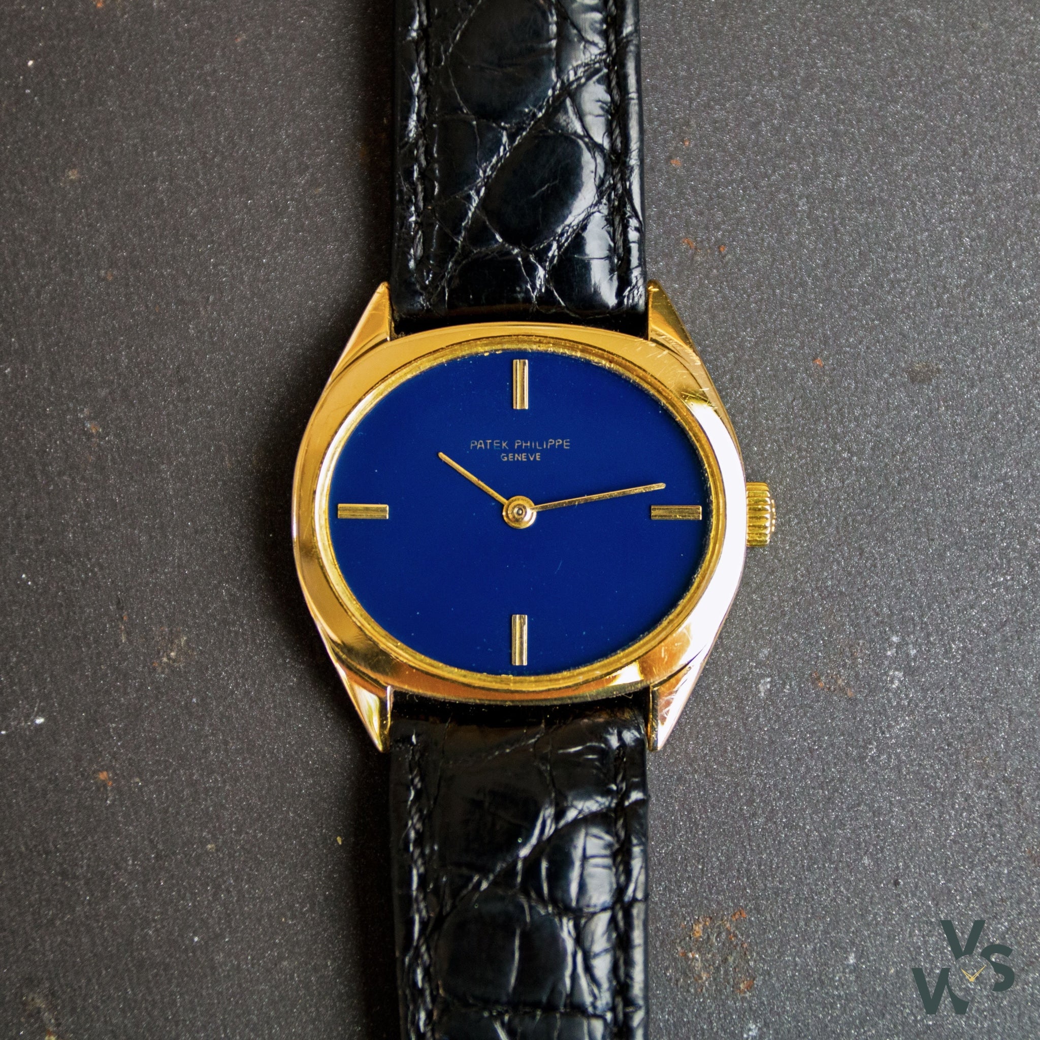 Patek Philippe - Reference 3581 Ellipse - 18K Gold Dress Watch - Blue Vintage Watch Specialist Patek Philippe - Reference 3581 Ellipse - 18K Gold Dress Watch - Blue Vintage Watch Specialist